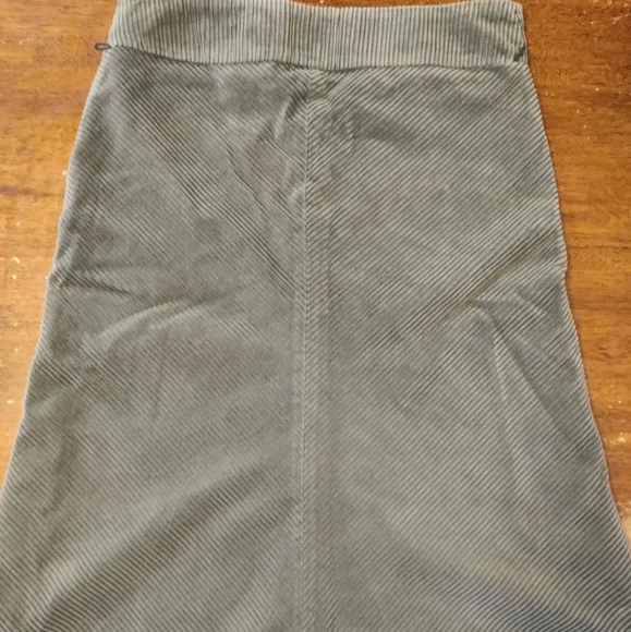 2 H&M knee length corduroy skirts - Picture 3 of 6